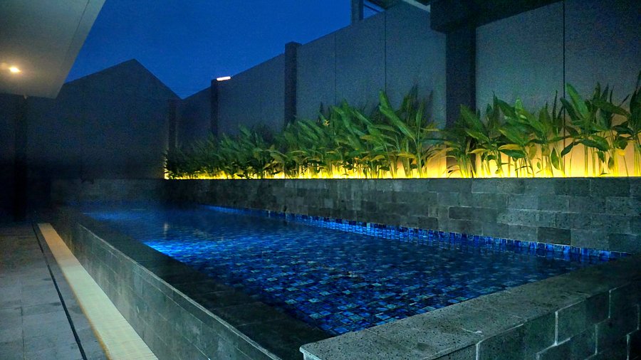 Hotel Pool