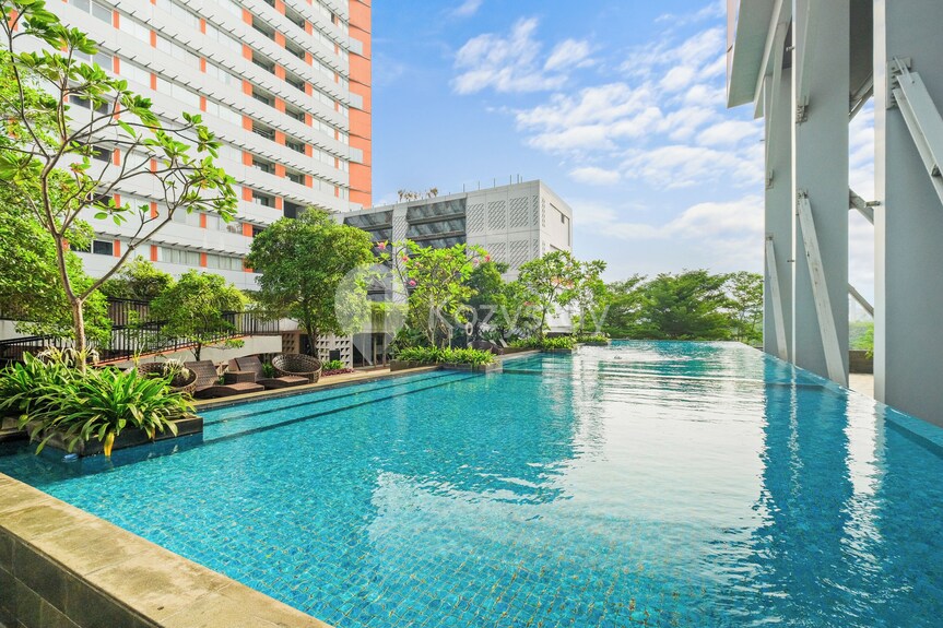 Hotel Pool